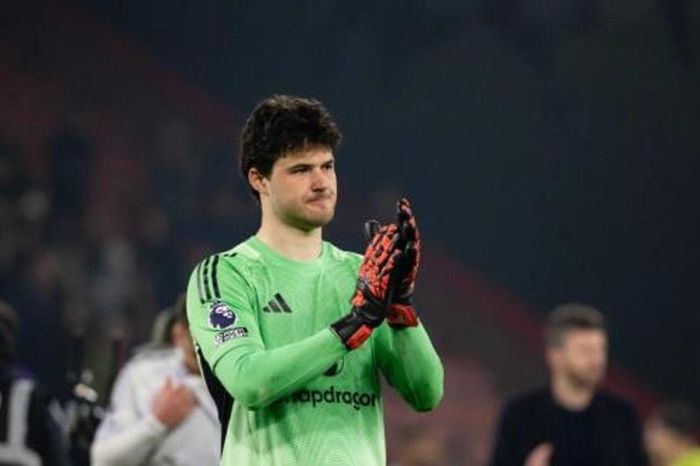 Senne Lammens rũ bỏ ác mộng Old Trafford trong ngày MU đánh rơi chiến thắng