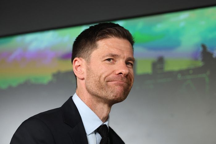 Sếp Bayern nói Real 'điên' khi sa thải Alonso