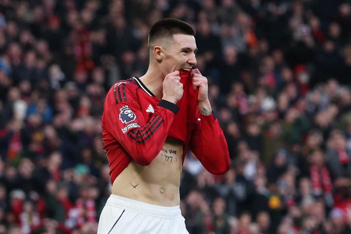 Sesko bỏ lỡ khó tin