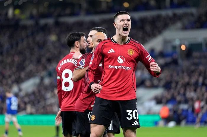 'Siêu dự bị' Sesko giúp Man United trở lại cuộc đua Champions League