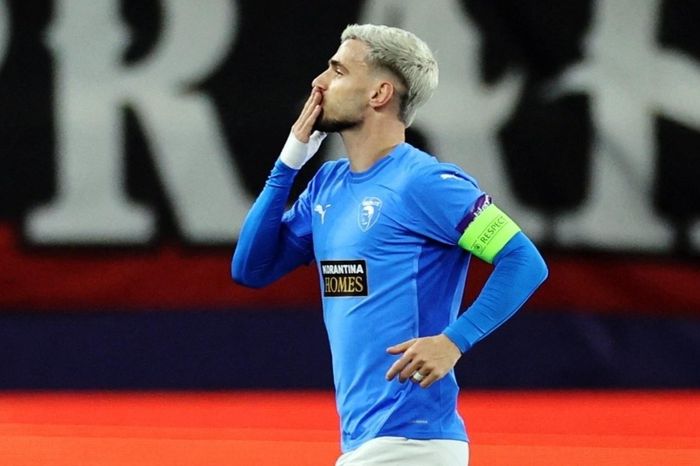 Siêu phẩm gây kinh ngạc ở Champions League