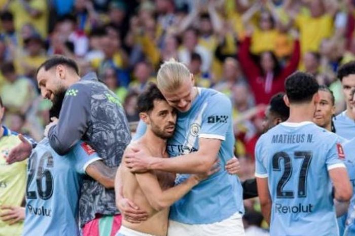 Siêu phẩm phút 87 giúp Man City ngược dòng nghẹt thở vào chung kết FA Cup
