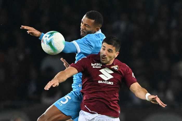 Simeone chạm mốc của Maradona, hồi sinh Torino