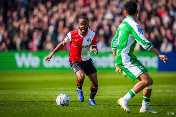 Sterling thành trò cười ở Feyenoord