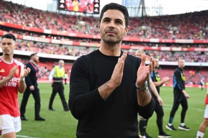 Sức mạnh từ chiếc áo bó của Mikel Arteta đưa Arsenal tới ngôi vương