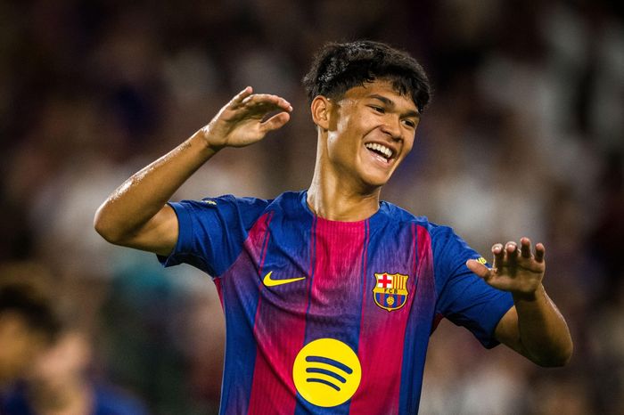 Tài năng gốc Philippines bị gạt khỏi Barca