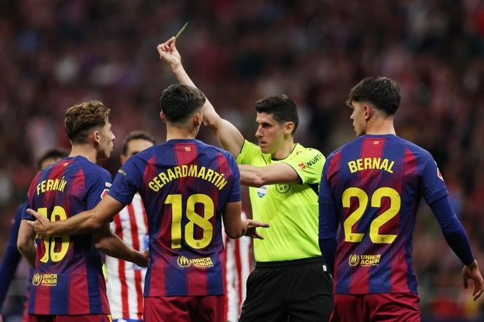 Thảm họa trọng tài ở trận Atletico - Barcelona