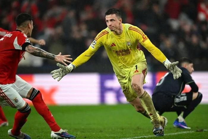 Thủ môn Benfica ghi bàn thắng lịch sử vào lưới Real Madrid là ai?
