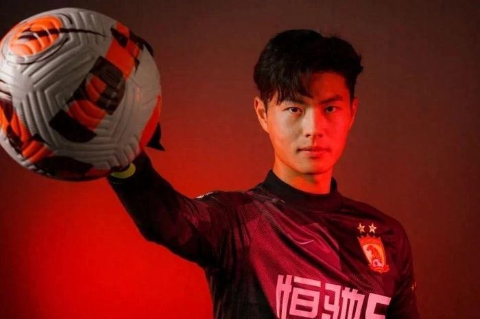 Thủ môn của U23 Trung Quốc điển trai chuẩn hot boy