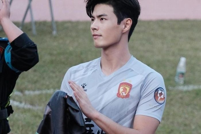 Thủ môn của U23 Trung Quốc được khen điển trai như idol