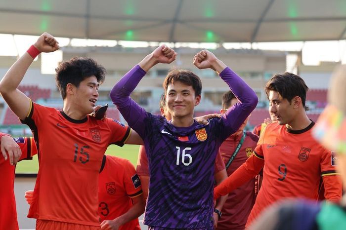 Thủ môn U23 Trung Quốc tiết lộ về 'đòn tâm lý' và mảnh giấy trên chai nước