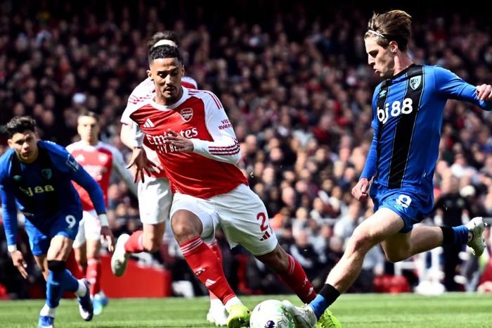 Thua Bournemouth, Arsenal khiến cuộc đua vô địch hấp dẫn hơn