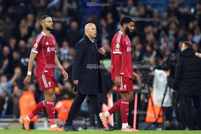 Thua đội bét bảng, Liverpool vô địch Premier League kiểu gì đây?