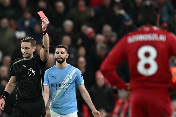 Thua Man City, Liverpool 'thiệt đơn thiệt kép'
