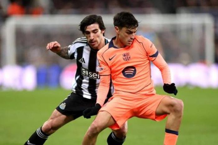 Thua thiệt trước Pedri, Sandro Tonali để lại dấu hỏi lớn cho mức giá 100 triệu bảng