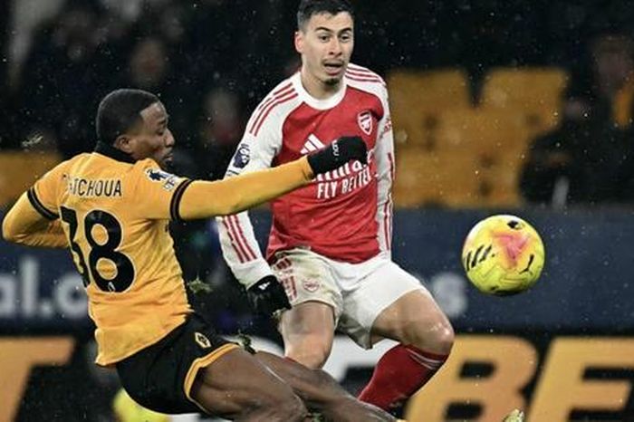 Thủng lưới phút bù giờ, Arsenal đánh rơi chiến thắng tại Molineux