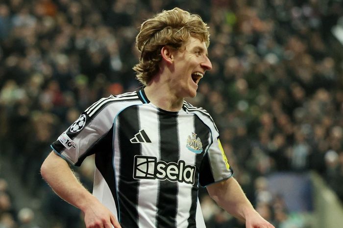 Tiền đạo Anh gây sốt ở Champions League