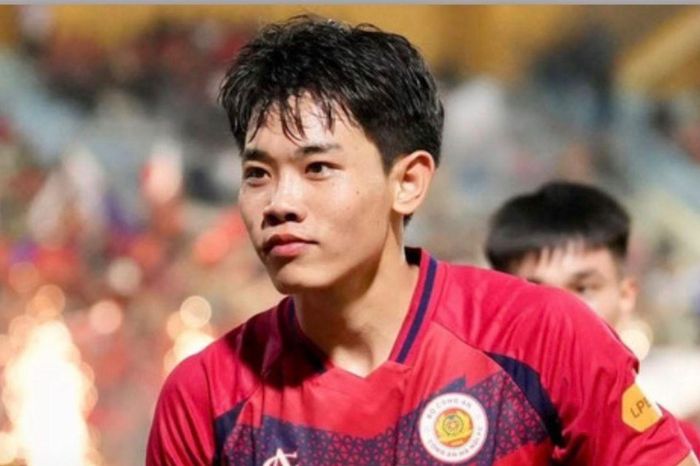 Tiền đạo Đình Bắc rực sáng