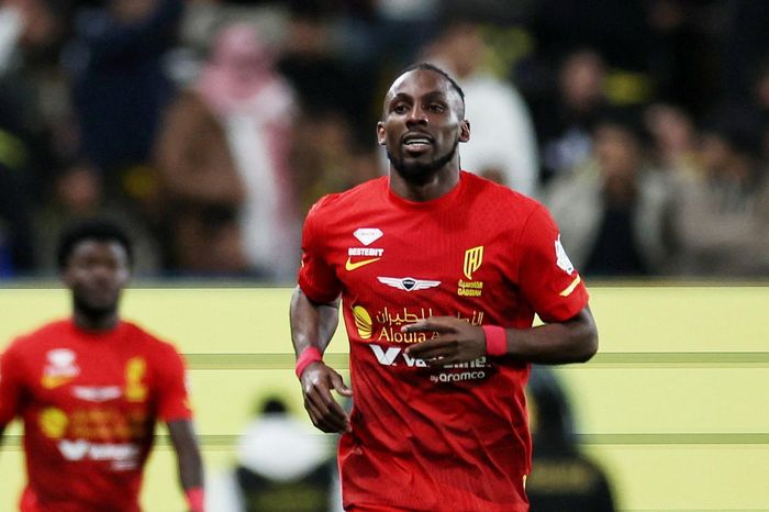 Tiền đạo vô danh thăng hoa, đẩy Ronaldo xuống dưới BXH ghi bàn