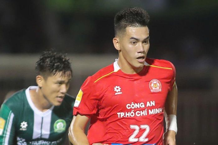 Tiến Linh bỏ lỡ khó tin, tiền vệ Việt kiều lại rực sáng