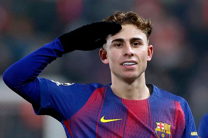 Tiền vệ sinh năm 2003 của Barcelona gây kinh ngạc