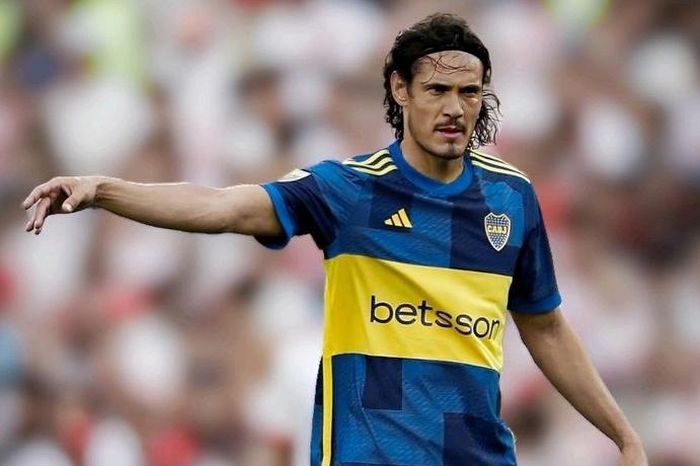 Tiếng la ó và sự thật nghiệt ngã với Cavani