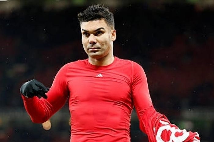 Tiết lộ điều khoản 'không tưởng' để Casemiro ở lại Man Utd