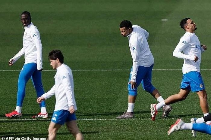 Tiết lộ sốc về sức khỏe của Mbappe
