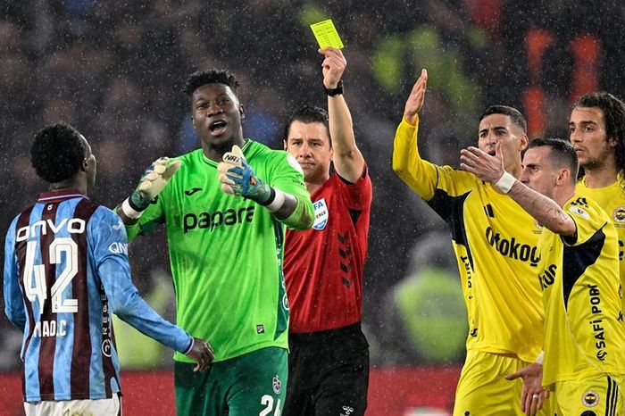 Tin tức về MU: Chi tiết điều khoản chuyển nhượng McTominay, Onana trở lại CLB cũ