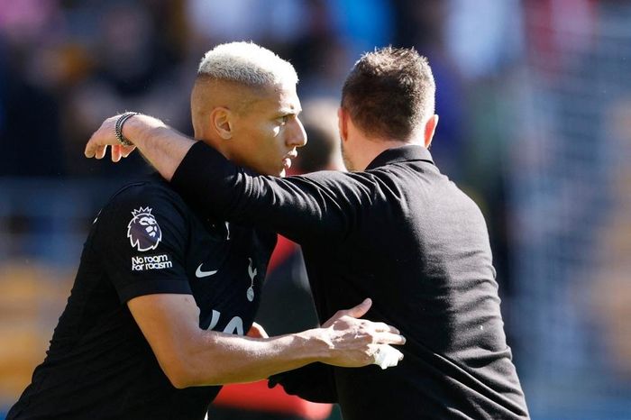 Tottenham gục ngã từ nơi không ai ngờ tới