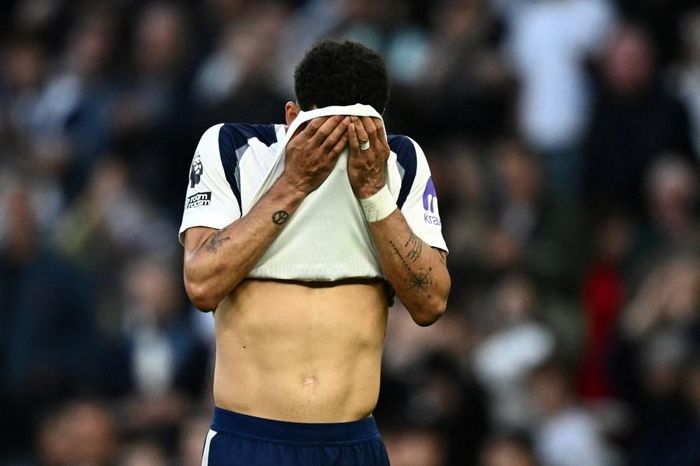Tottenham lún sâu khủng hoảng