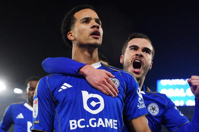 Trận đấu điên rồ của Leicester City
