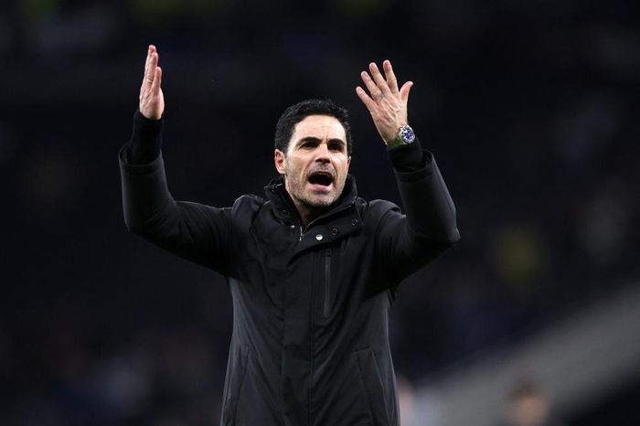 Tranh cãi bùng nổ sau 10 phút derby Tottenham - Arsenal bị ngắt quãng