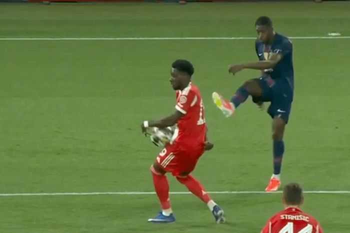 Tranh cãi gay gắt xung quanh quả phạt đền giúp PSG thắng Bayern