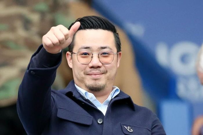 Tỷ phú Thái Lan 'đứng ngồi không yên' khi Leicester lâm nguy