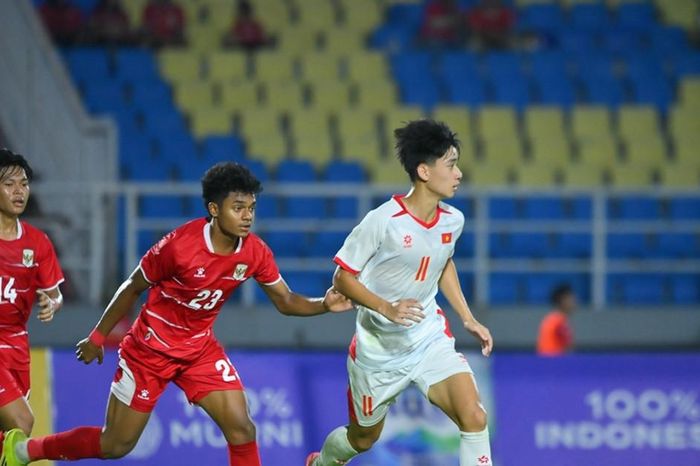 U17 Việt Nam hòa U17 Indonesia 0-0: Sự bất lực trước bức tường thành Ishak