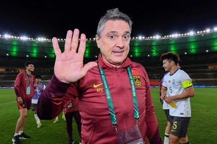 U23 Trung Quốc vào chung kết lịch sử: HLV Antonio Puche gọi trận thắng U23 Việt Nam là 'điên rồ'