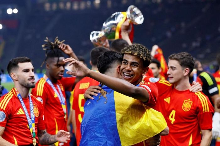 UEFA tránh lặp lại tranh cãi của FIFA