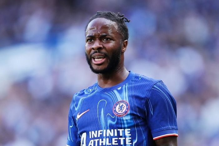 Van Persie tìm cách 'giải cứu' Sterling khỏi rào cản visa