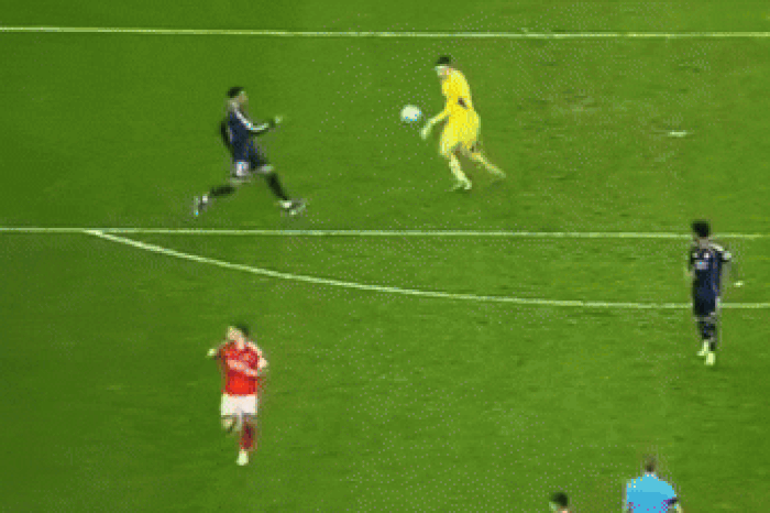Vì sao bàn thắng của Mbappe không được công nhận?