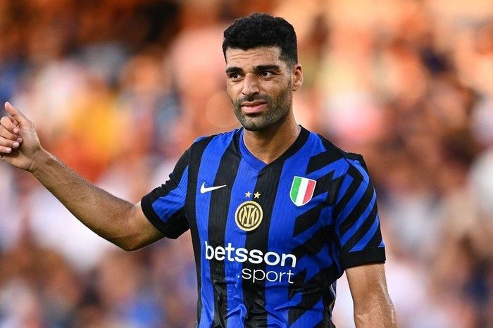 Vì sao cựu tiền đạo của Inter Milan muốn về Iran?