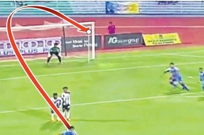 Video khi trái bóng được vẽ nên tuyệt tác từ chấm đá phạt