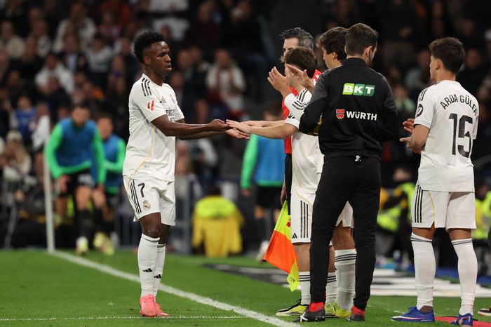 Vinicius nói rõ về mối quan hệ với HLV Alonso