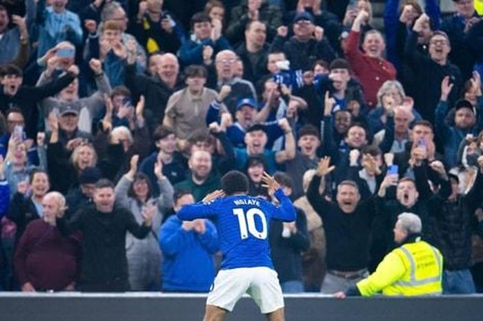 Vòng 31 Ngoại hạng Anh: Liverpool, Chelsea cùng sảy chân trong cuộc đua dự Champions League