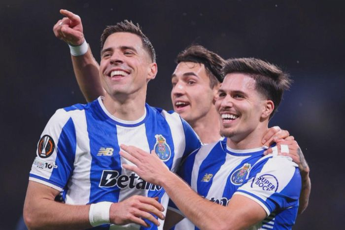 Xác định 8 đội bóng giành vé dự vòng 1/8