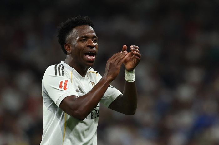 Xe bus Real Madrid bỏ rơi Vinicius